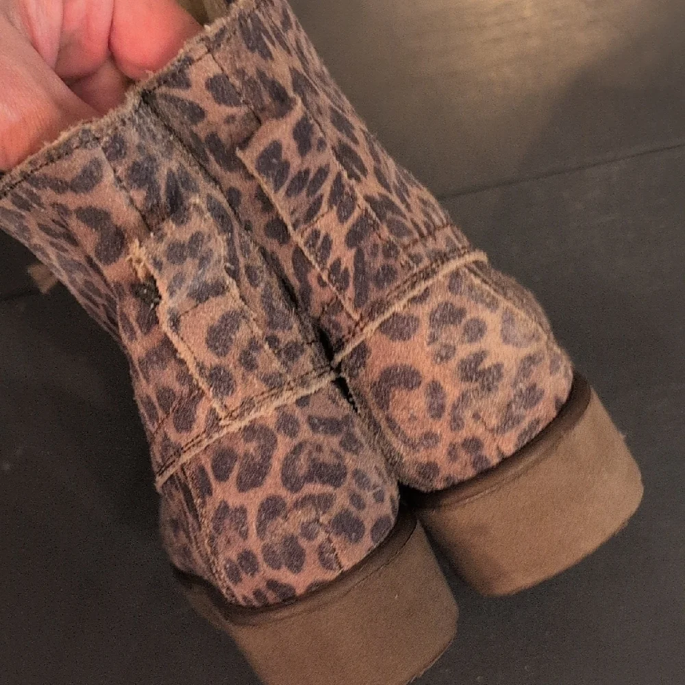 BearPaw Brown Suede Boots Rugged Sole